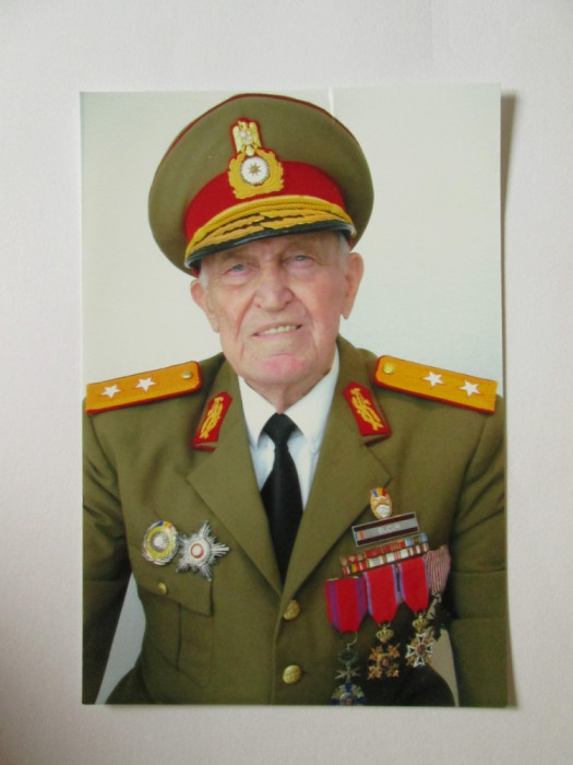 Foto cu autograf 150 x 110 mm general roman veteran de razboi din Galati