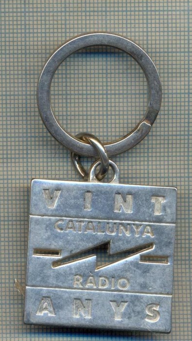 K 476 BRELOC PENTRU COLECTIONARI- VINT ANYS - CATALUNYA RADIO - SPANIA