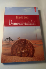 DEMONII VANTULUI - Daniela Zeca (carte - roman) foto