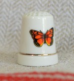 Cumpara ieftin Degetar din portelan, de colectie - tematica : fluture, Decorative