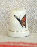 Cumpara ieftin Degetar din portelan, de colectie - tematica : fluture, Decorative