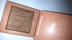 Trusa machiaj blush pudra paleta iluminatoare highlighter Salted Caramel fata foto