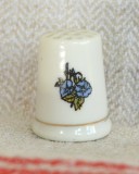 Cumpara ieftin Degetar din portelan, de colectie - tematica : flori, Decorative