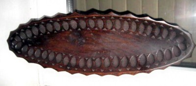 Platou oval rustic vechi sculptat lemn stare buna. foto