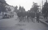 Bnk foto - Predeal 1941 - Elevi ai CN Nicolae Filipescu in mars pe strada, Alb-Negru, Romania 1900 - 1950, Militar