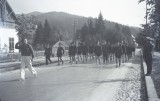 Bnk foto - Predeal 1941 - Elevi ai CN Nicolae Filipescu in mars pe strada, Alb-Negru, Romania 1900 - 1950, Militar