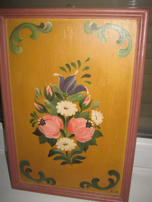 258a-Aplica lemn semnata E.K motiv floral rustic pictata manual. Stare buna. foto