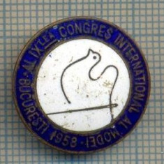 ZET 944 INSIGNA - AL IX-LEA CONGRES INTERNATIONAL AL MODEI -BUCURESTI 1958