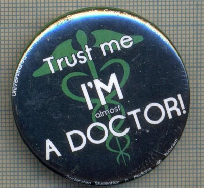 ZET 948 INSIGNA TEMATICA MEDICALA - TRUST ME I&amp;#039;M ALMOST A DOCTOR !(MEDICINA) foto