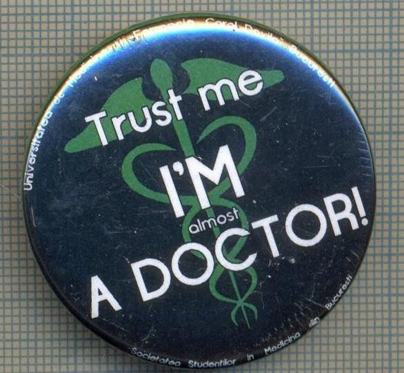 ZET 948 INSIGNA TEMATICA MEDICALA - TRUST ME I&#039;M ALMOST A DOCTOR !(MEDICINA)