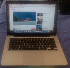 apple macbook pro 2009/250gb/ core 2 duo 2ghz/ 6gb ddr3/ video 256mb/ 13.3led foto