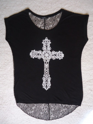 TRICOU DAMA NEGRU SPATE LUNG DANTELA CRUCE SUPRADIMENSIONATA MARGELE FINE ALBE foto