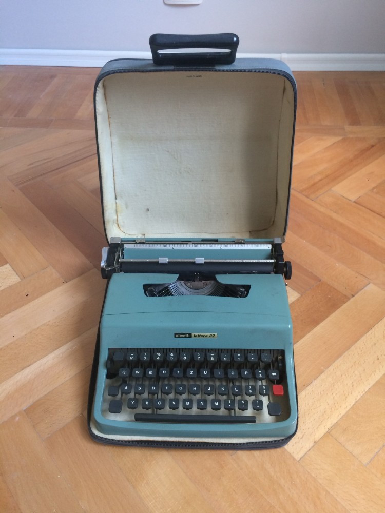 Masina de scris veche Olivetti Lettera 32 | Okazii.ro