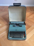 Masina de scris veche Olivetti Lettera 32
