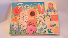 Joc cu 12 stampile cu flori, vechi, vintage, Fiori, fabricat in Italia in 1983 foto