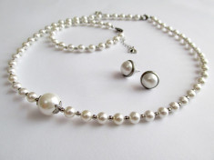 Set perle albe tip Mallorca foto