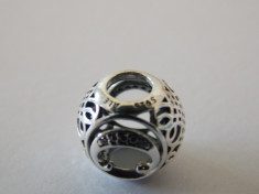 Talisman Pandora autentic 791847CZ Litera C foto