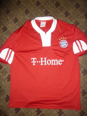 Tricou al Echipei de Fotbal FC Bayern Munchen ,Jucator Ribery nr.7 ,Masura XS foto