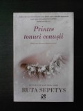 RUTA SEPETYS - PRINTRE TONURI CENUSII