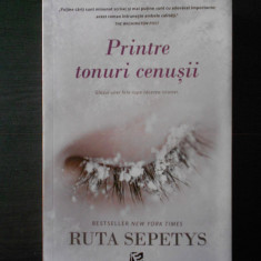 RUTA SEPETYS - PRINTRE TONURI CENUSII