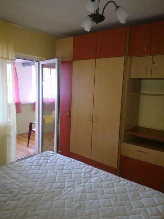 Inchiriez apartament 3 camere in zona zorilor. foto mare Inchiriez apartament 3 camere in zona zorilor. foto mare