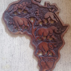 Sculptura in lemn harta Africii 32x27 cm. Grosimea 1 cm