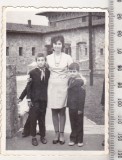 bnk foto - Inchisoarea Doftana - Profesoara cu elevi - cca 1970