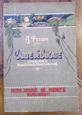 CARTE DE BUCATE CUPRINZAND 560 RETETE DIFERITE SI BUCATARIA VEGETARIANA de A. PETRINI foto