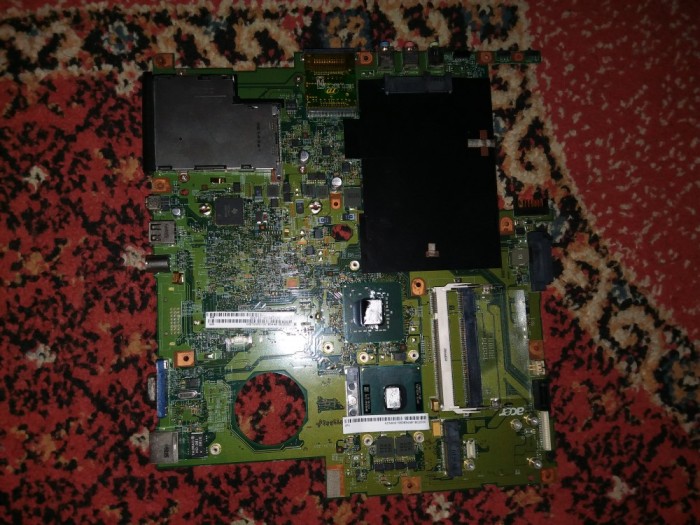 Placa de baza functionala Acer Extensa 5220+procesor foto mare Placa de baza functionala Acer Extensa 5220+procesor foto mare