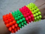 SET 4 BRATARI DAMA TEPI PLASTIC FOSFORESCENT GALBEN VERDE ROZ CORAI NEON