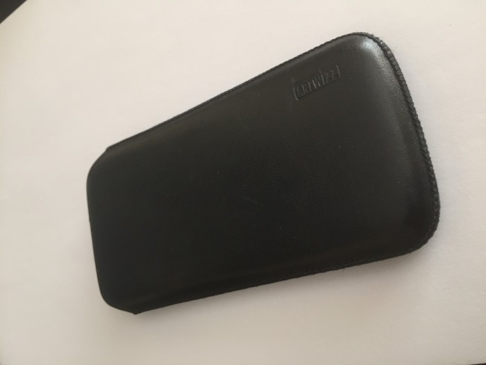 Vand husa ARTWIZZ din piele pentru iPhone 5, 5s sau SE foto mare Vand husa ARTWIZZ din piele pentru iPhone 5, 5s sau SE foto mare