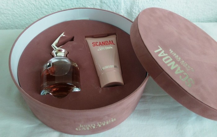Scandal Parfum (50ml), lotiune pt. corp (75ml), Jean Paul Gaultier foto mare Scandal Parfum (50ml), lotiune pt. corp (75ml), Jean Paul Gaultier foto mare