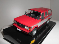 Macheta Chevrolet Veraneio Custom - 1993 scara 1:43 foto