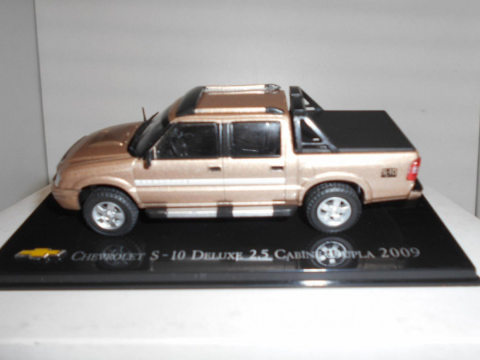 Macheta Chevrolet S-10 Deluxe Cabine Dupla - 2009 scara 1:43