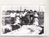 Bnk foto - Marasesti - Turisti - 1967, Alb-Negru, Romania de la 1950, Cladiri