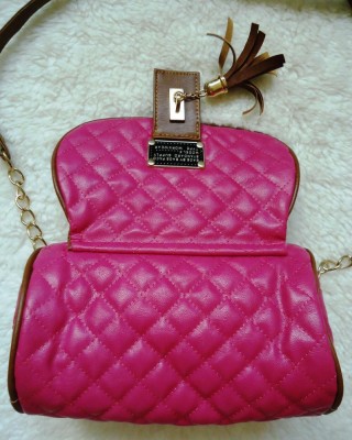 MINI GEANTA DAMA UMAR CILINDRICA PIELE ECOLOGICA ROZ FUCSIA CORDON MARO foto