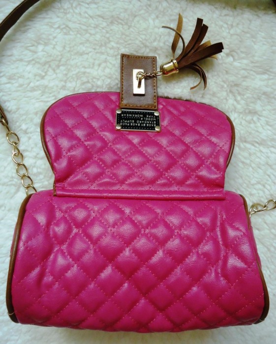 MINI GEANTA DAMA UMAR CILINDRICA PIELE ECOLOGICA ROZ FUCSIA CORDON MARO