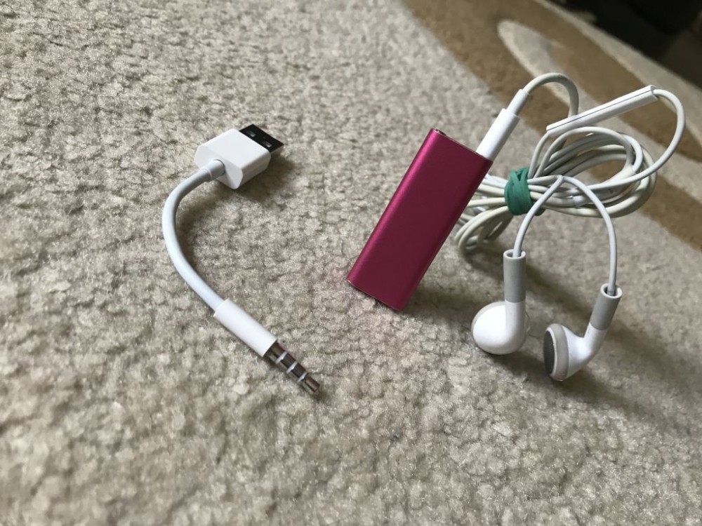 Ipod Shuffle 3rd gen de 2 GB+Casti Apple+cablu(baterie 12ore la volum ...