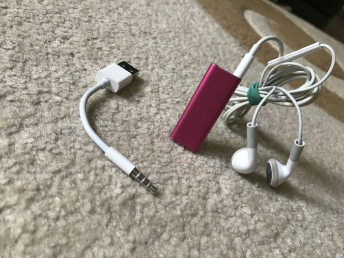 Ipod Shuffle 3rd gen de 2 GB+Casti Apple+cablu(baterie 12ore la volum maxim)