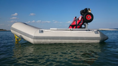 Barca pneumatica bestway caspian, motor 2 cp, sistem roti transport. foto