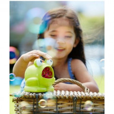 Masina de facut baloane pe baterii pentru copii Frog Bubble Machine foto