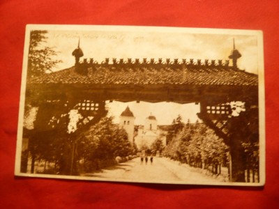 Ilustrata Ramnicu Valcea -Intrarea in Sfanta Episcopie ,interbelica ,stamp. Pref foto