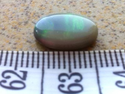 opal multicolor dublet 3.21 ct foto