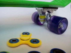 Skateboard/Pennyboard 56 cm roti silicon portocaliu/verde/albastru+SPINNER CADOU foto