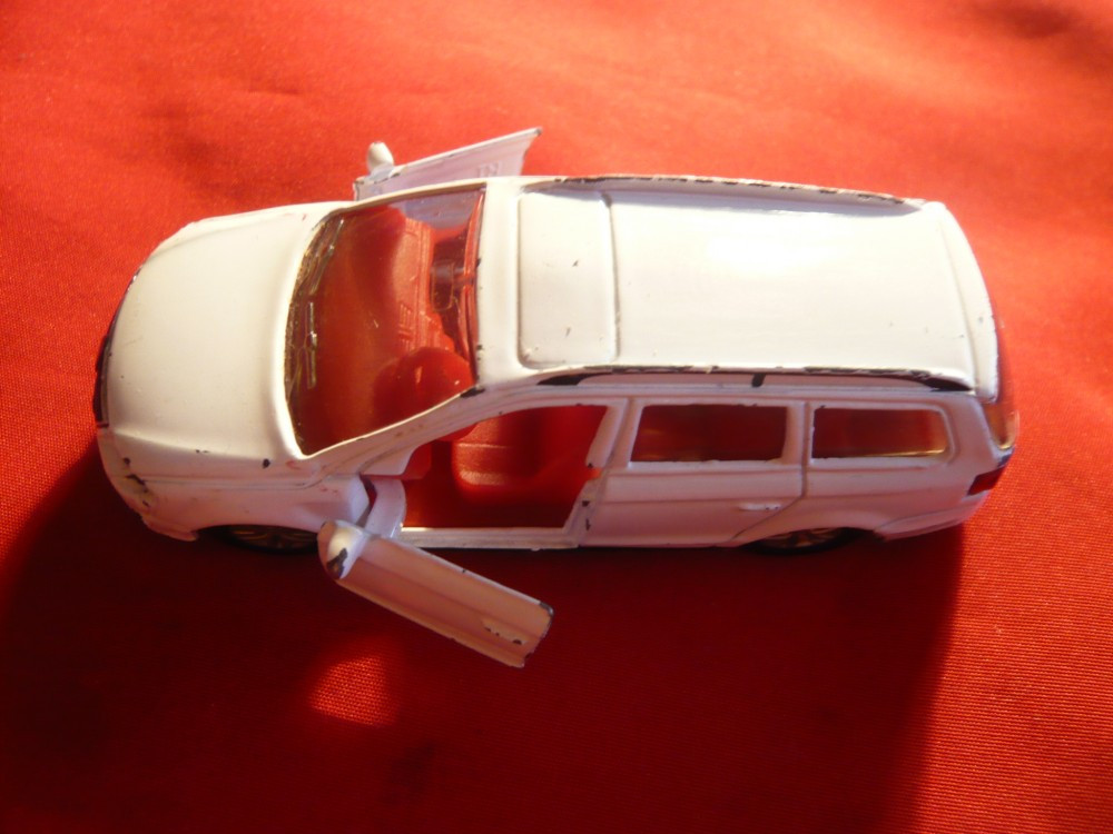 Masinuta VW Passat Variant , usi mobile marca SIKU ,L=8,5 cm | Okazii.ro