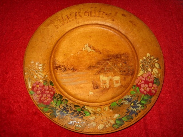 Wien Ost Tirol-Aplica rustica lemn pictata 26 cm. Perioada 1900 stare buna.