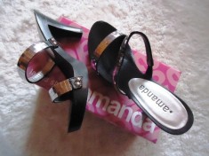 PAPUCI SANDALE DAMA 2 BARETE PATRATELE ARGINTII OGLINDA TALPA NEAGRA LEMN