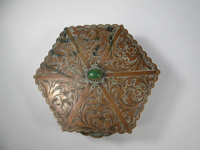 f Caseta veche de alama cutie hexagonala gravata manual, antica