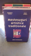 MESTESUGURI ARTISTICE TRADITIONALE-GEORGETA STOICA- OLGA HORSIA foto