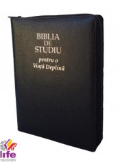 Biblia de studiu pentru o viata deplina, cu piele si fermoar, index, aurita foto